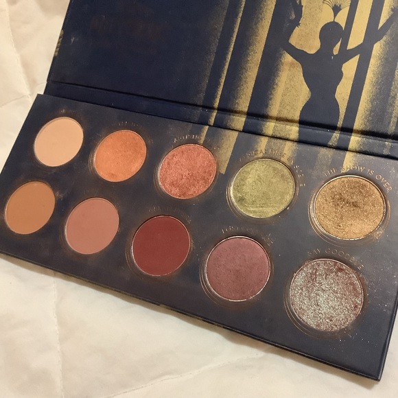 2 eyeshadow pallets. Violet Voss Essentials, and Zoeva Premiere - Picture 9 of 9